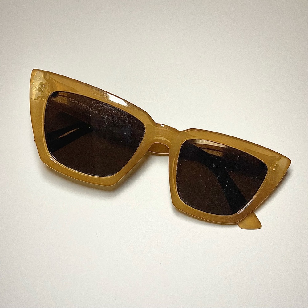 NUDE CAT EYE SUNGLASSES